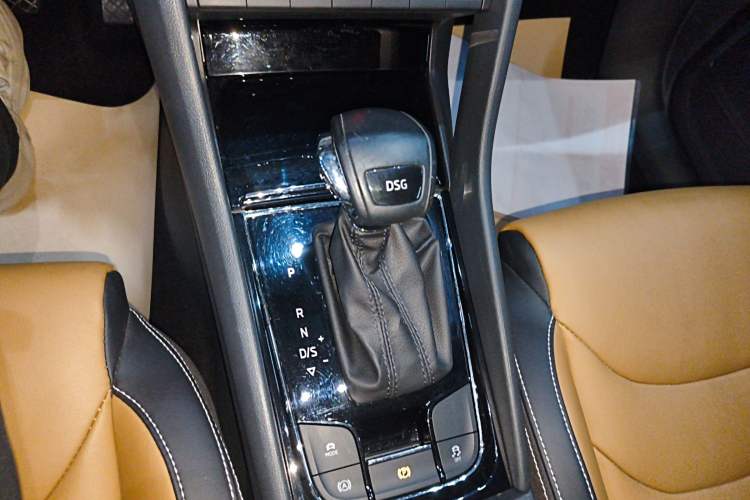 Used Skoda Kodiaq GT 2019 TSI330 Two-Wheel-Drive Luxury Edition China VI Standard Gear Lever