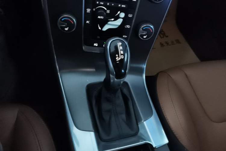 Used Volvo V60 2014 Restyled T5 Zhiya Edition