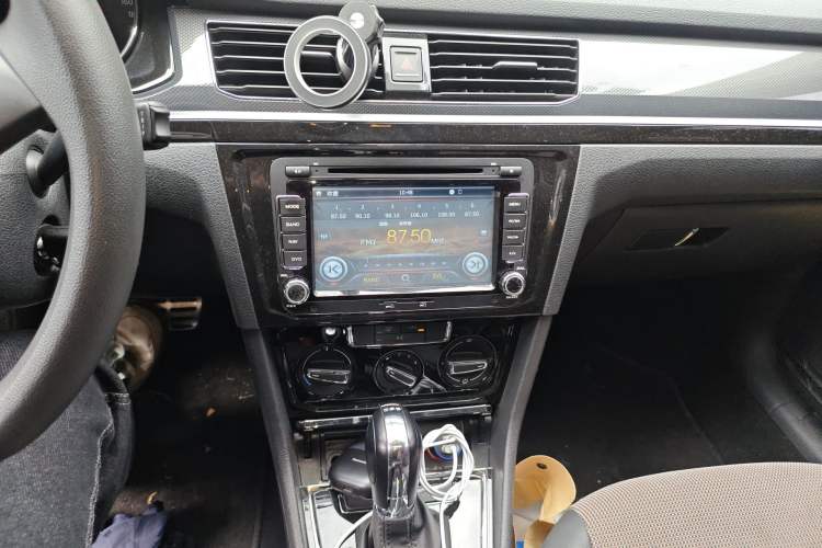 Used Volkswagen C-TREK 2017 230TSI DSG Comfort Version Audio And AC Panel