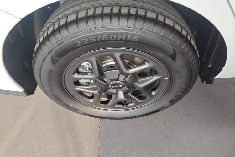 Used BYD Seal 05 DM-i 2026 DM-i 128KM Luxury Edition Right Rear Wheel Hub