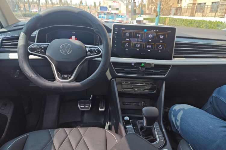 Used Volkswagen Tiguan L 2023 Restyled 330TSI Automatic Two-Wheel Drive R-Line Enhanced Comfort Version Center Console