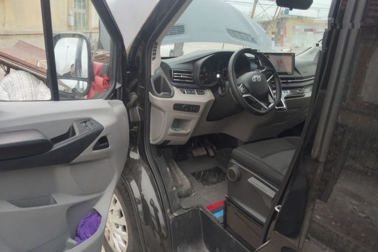 Used SAIC MAXUS Xintu V90 2024 ZhiJie 2.0T Automatic Front-Drive Long-Wheelbase High-Roof Model with Single Rear Tire 6/7 Seats