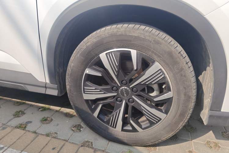 Used BYD Sealion 05 DM-i 2025 DM-i 75KM Prestige Model Right Front Wheel Hub