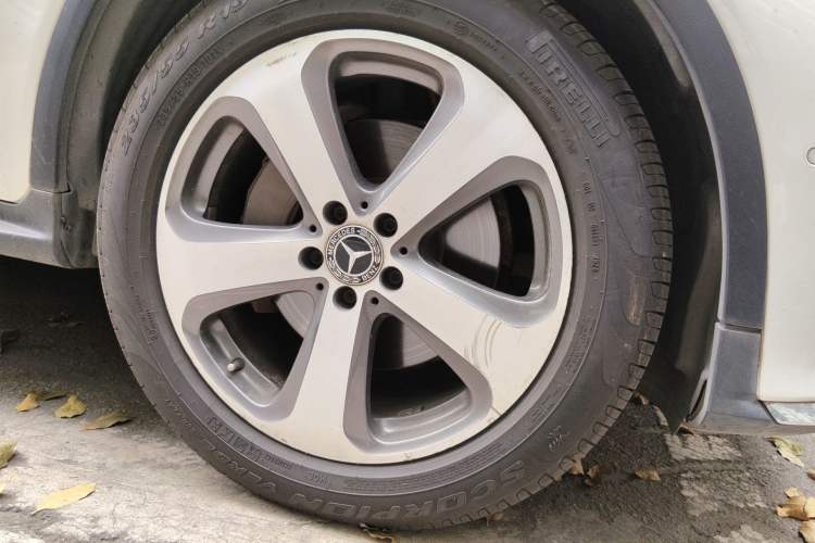 Used Mercedes-Benz GLC 2017 GLC 300 4MATIC Sport Edition Right Front Wheel Hub