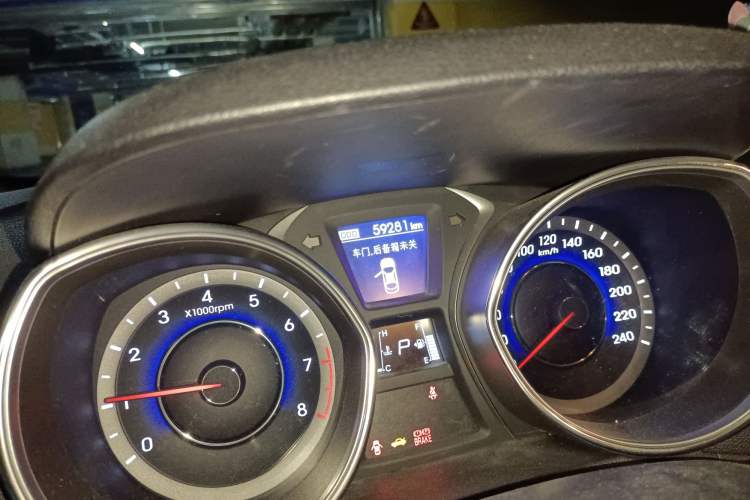 Used Hyundai Elantra (5th Generation / Langdong) 2015 1.6L Automatic Luxury Model
