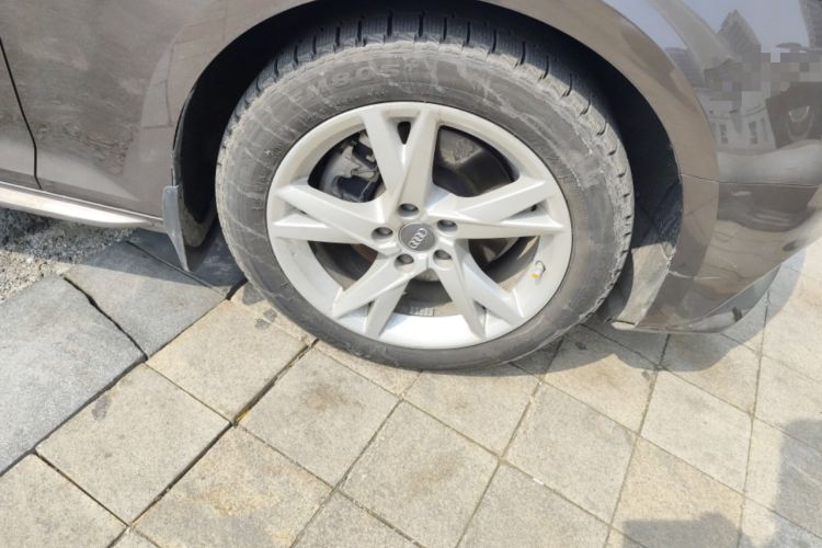 Used Audi A4L 2018 30th Anniversary Edition 40 TFSI Trendy Model Right Front Wheel Hub