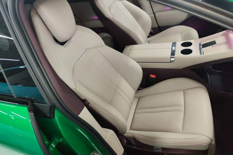 Used Xiaomi Auto YU7 2025 Ultra-Long Range All-Wheel Drive Pro Version Right Front Seat