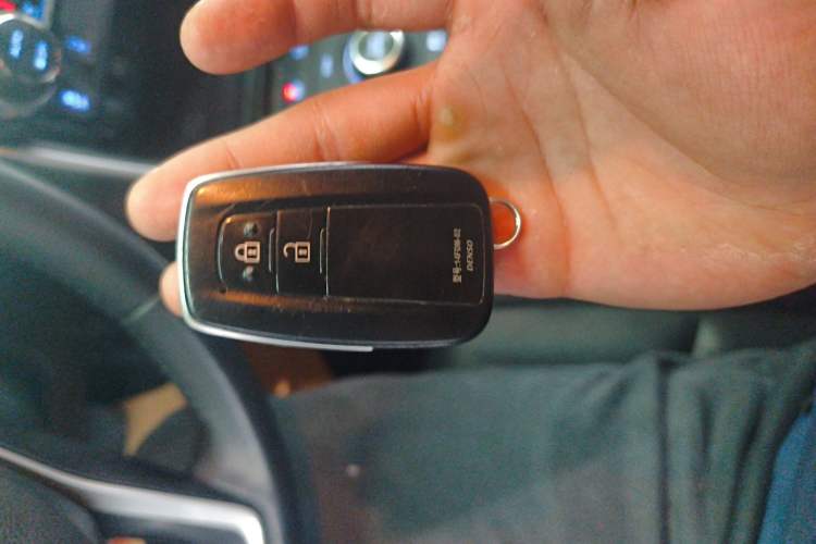 Used Toyota RAV4 2020 Dual-Engine 2.5L E-CVT 4x4 Elite PLUS Edition
