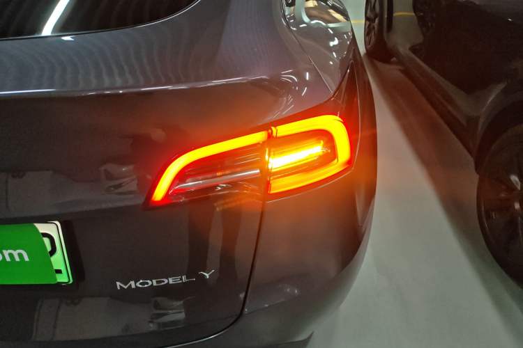 Used Tesla Model Y 2021 Long-Range All-Wheel-Drive Version 3D7