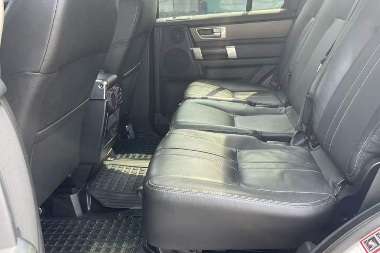 Used Land Rover Discovery 2016 3.0 SC V6 SE Left Rear Seat