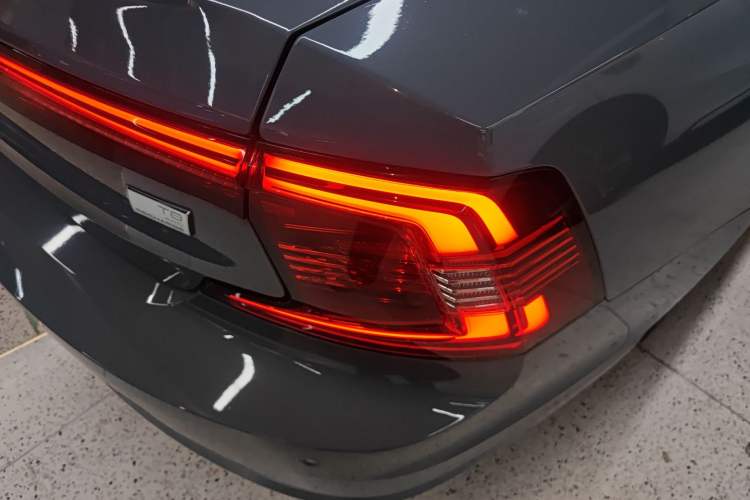 Used Volvo S90 New Energy 2022 T8 eDrive Hybrid Luxury Edition Right Rear Taillight