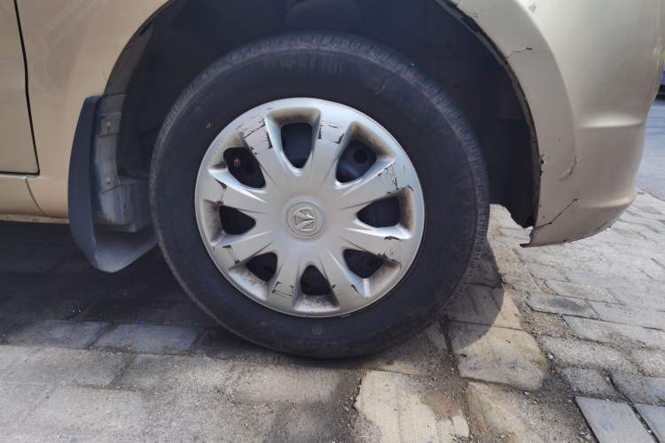 Used BAIC Weiwang M20 2014 1.5L Basic Version DAM15DL Right Front Wheel Hub