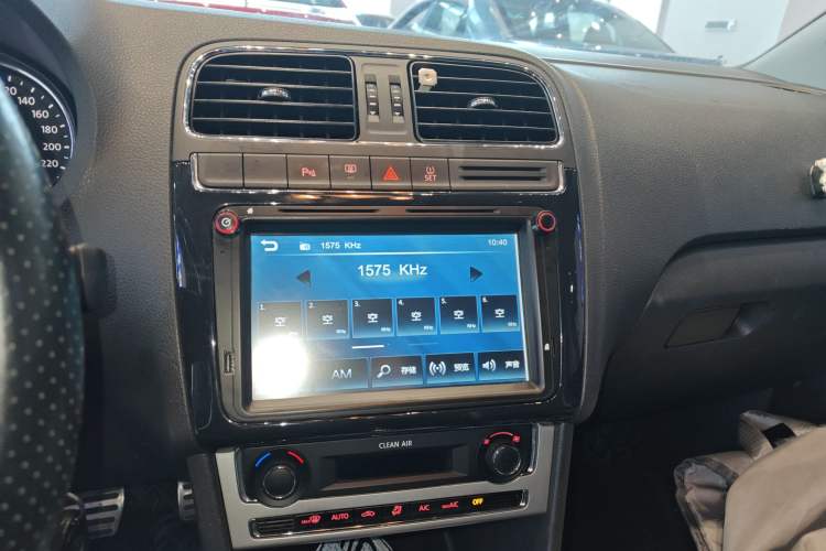 Used Volkswagen Polo 2016 1.6L Cross Polo Automatic
