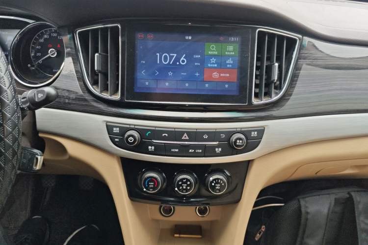 Used Baojun 730 2016 1.5T Manual Comfort Version 7 Seats