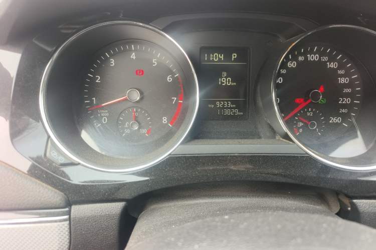 Used Volkswagen Sagitar 2015 230TSI Automatic Comfort Version Instrument Cluster