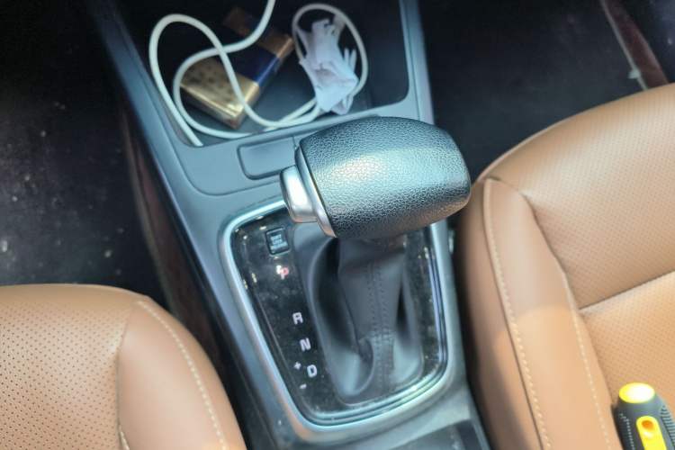 Used Kia KX Cross 2018 1.6L Automatic Dynamic Sunroof Version Gear Lever