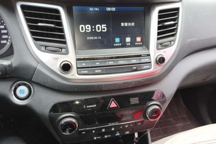 Used Hyundai Tucson 2015 1.6T Dual-Clutch Two-Wheel-Drive Smart Model Audio And AC Panel