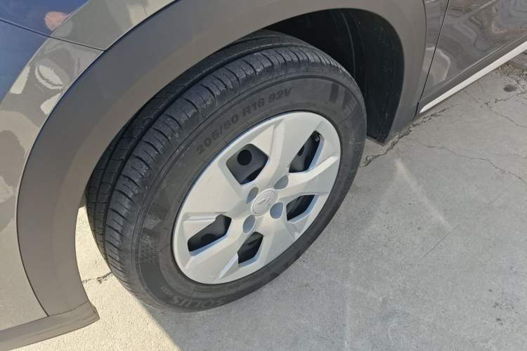 Used Wuling Alvez 2022 1.5L Manual Free-Style Model
