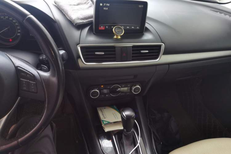 Used Mazda 3 Axela 2014 Sedan 2.0L Automatic Sport Model
