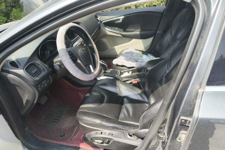 Used Volvo V40 2013 2.0T Zhiya Edition