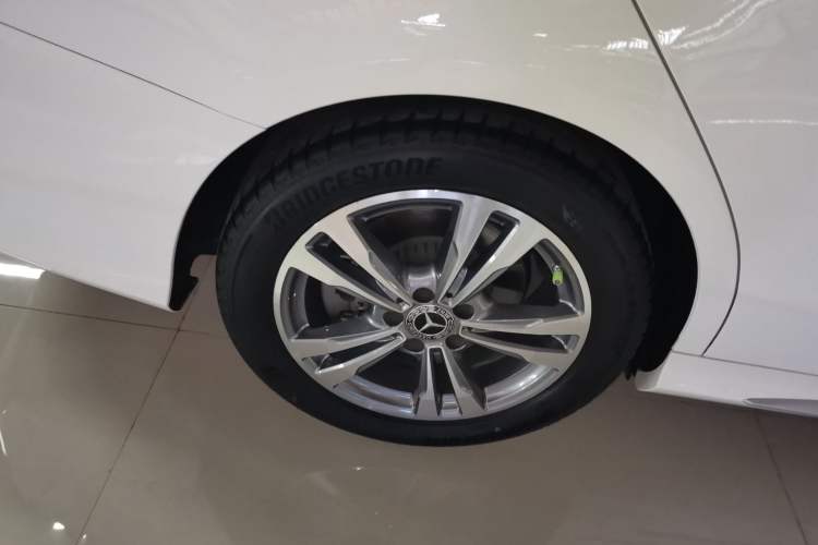 Used Mercedes-Benz C-Class 2021 C 200 L Fashion Edition Sport Version Right Rear Wheel Hub