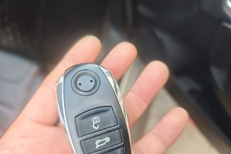 Used Volkswagen Touareg 2011 3.0 TSI Standard Version