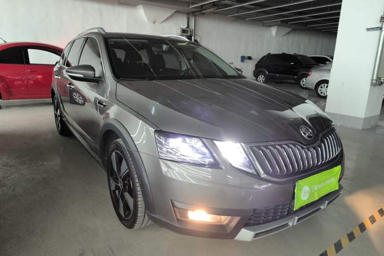 Used Skoda Octavia 2019 TSI280 DSG Flagship Wagon China VI Standard Front Right 45 Deg
