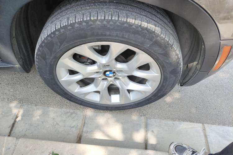 Used BMW X5 2010 3.0si U.S. specification Right Front Wheel Hub