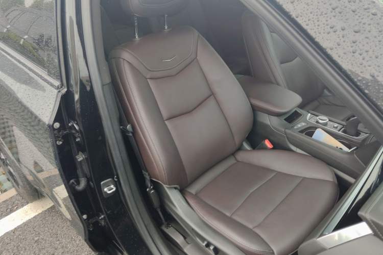 Used Cadillac XT6 2022 2.0T Six-Seater Two-Wheel-Drive Luxury Version
