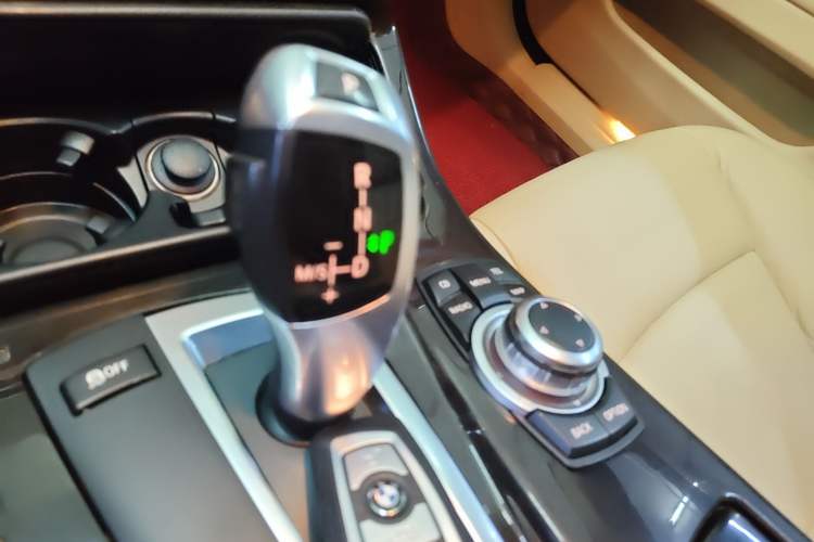 Used BMW 5 Series 2011 523Li Luxury Model Gear Lever