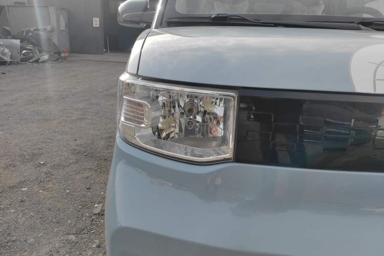 Used Wuling Hongguang MINIEV 2020 Zizai Version Lithium-NMC Right Front Headlight