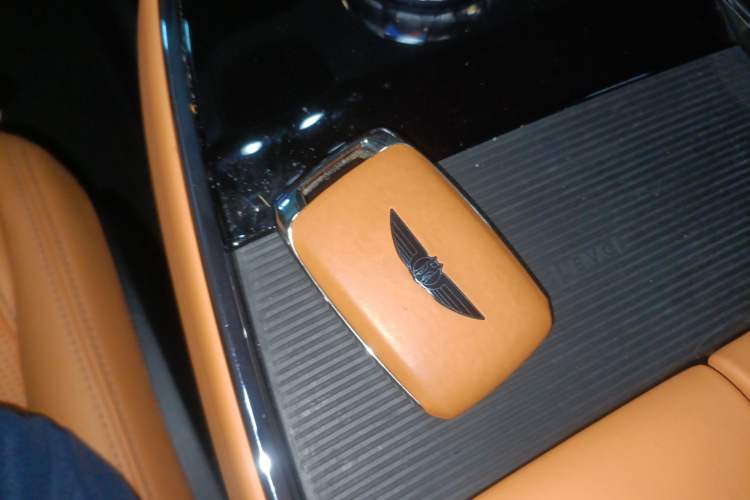 Used Geely Galaxy LEVC L380 2024 140-Degree 6-Seater All-Wheel-Drive Ultra