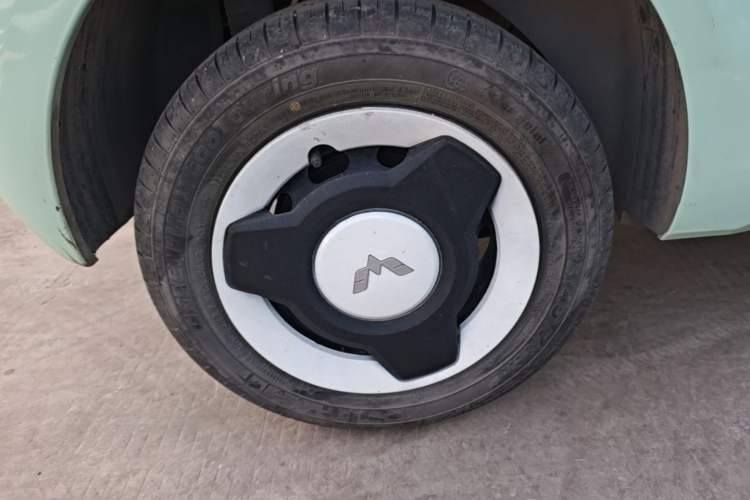 Used Wuling Hongguang MINIEV 2024 3rd Generation 215km Youth Edition Right Rear Wheel Hub