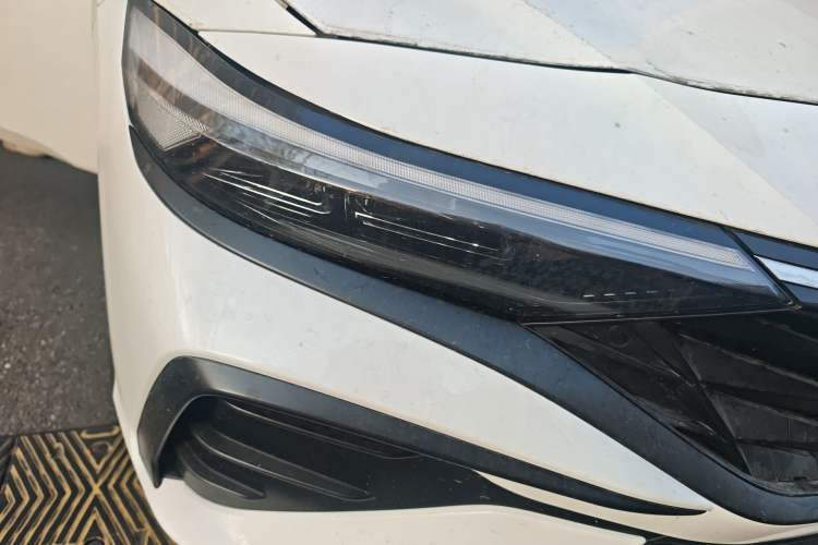 Used Hyundai Elantra 2023 1.5L CVT LUX Prestige Edition Right Front Headlight