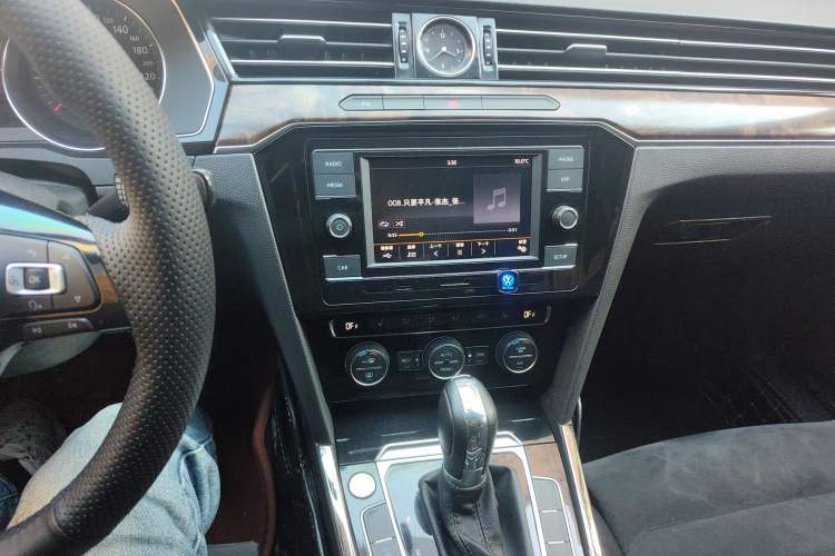 Used Volkswagen Magotan 2018 330TSI DSG Luxury Model Audio And AC Panel