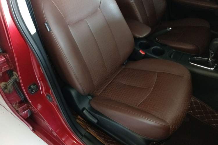 Used Nissan Tiida 2013 1.6L CVT Cool Cafe Edition Right Front Seat