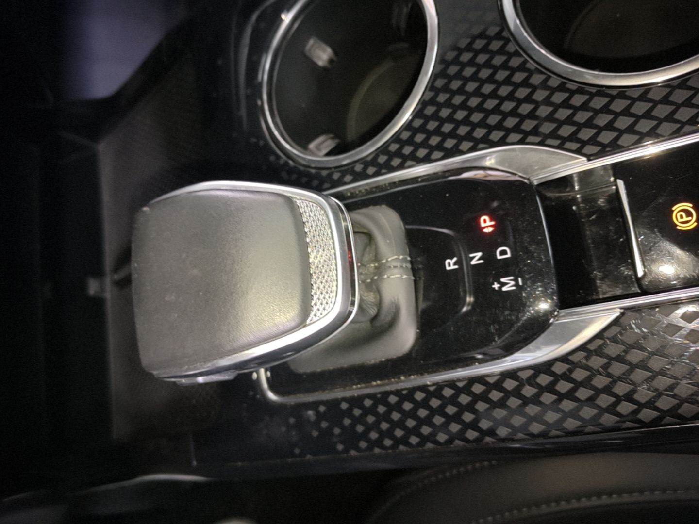 Hongqi HS3 2023 1.5T Two-Wheel Drive Shanwei Edition — снимка 16