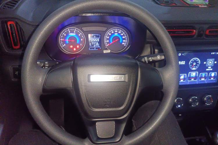 Used Dongfeng Fengon 380 2022 1.5L Comfort-Class Passenger Vehicle (Steel Spring) with 7 Seats