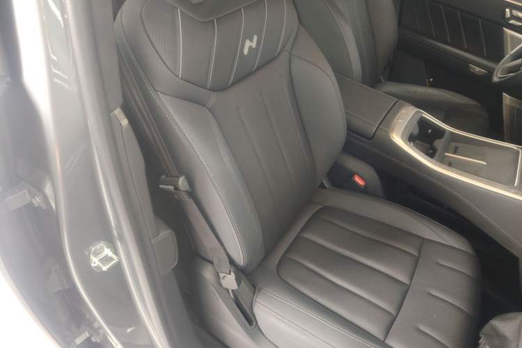 Used ONVO Luxeed L90 2025 Model—Ultra Six-Seater Version Right Front Seat