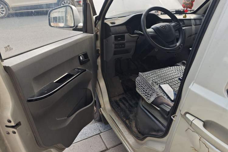 Used Wuling Zhiguang 2015 1.2L S Practical Model LSI Driver Seat