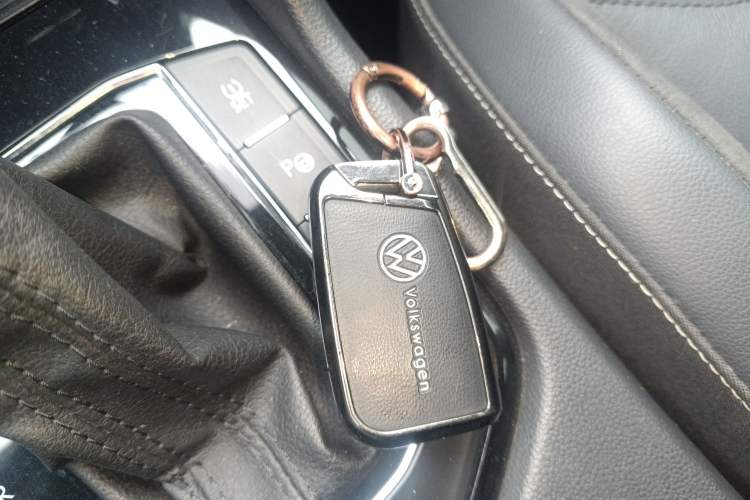 Used Volkswagen Tiguan L 2019 Revised 330TSI Automatic Two-Wheel Drive Smart & Luxury Edition China VI Standard Interior 1