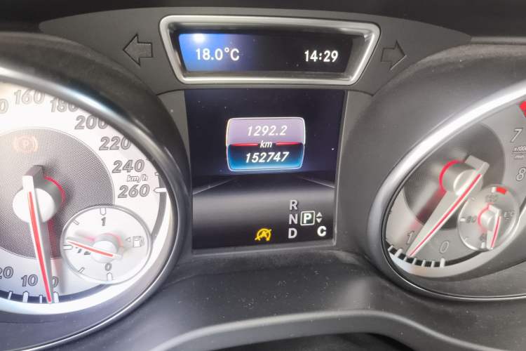 Used Mercedes-Benz GLA 2016 GLA 200 Fashion Model Odometer Close Up