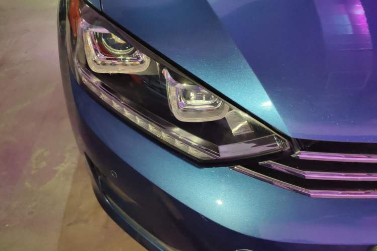 Used Volkswagen Golf Sportsvan 2016 230TSI Automatic Luxury Version Right Front Headlight