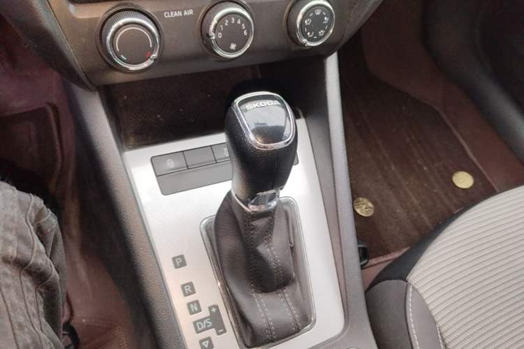 Used Skoda Octavia 2017 1.6L Automatic Chuanxing Edition Gear Lever