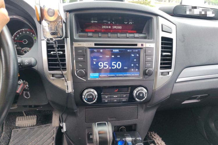 Used Mitsubishi Pajero 2016 3.0L Automatic Prestige Version China V Standard
