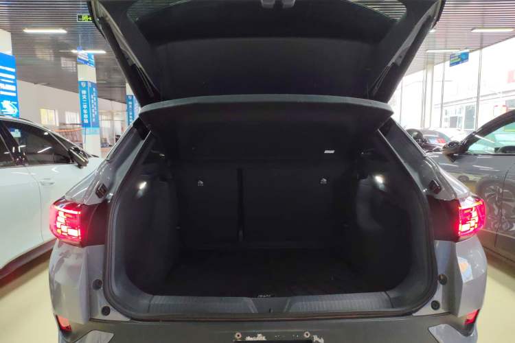 Used Volkswagen ID.4 CROZZ 2022 Standard Range PURE Edition Trunk
