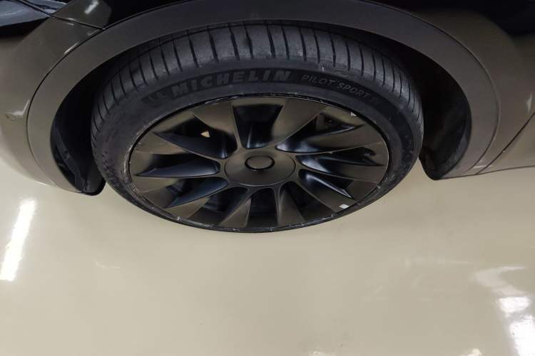 Used Tesla Model Y 2022 Long-Range All-Wheel-Drive Version