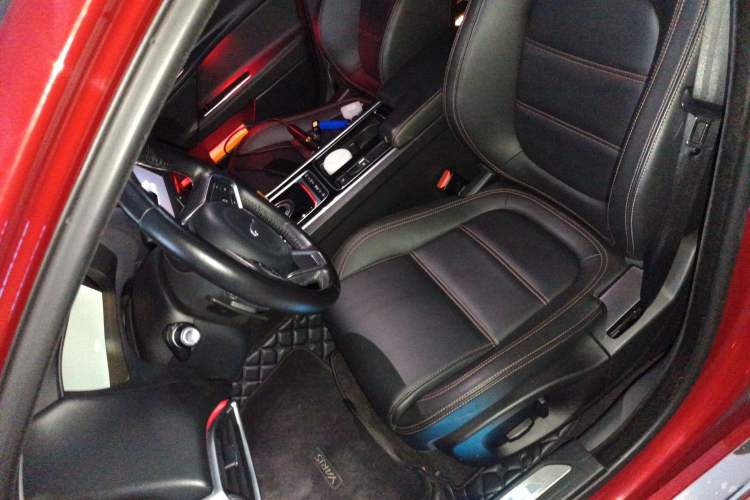 Used Jaguar XEL 2019 2.0T 200 PS Deluxe Edition Left Front Seat