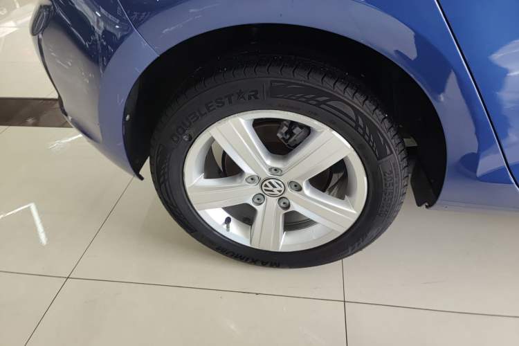 Used Volkswagen Golf 2014 1.4TSI Automatic Comfort Model Right Rear Wheel Hub