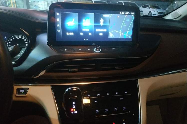 Used Buick GL8 2020 Land Business Class 652T Luxury Model
